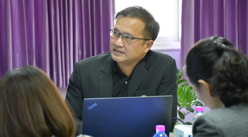 ประชุมเพื่อให้ข้อมูลการวิจัย เรื่อง แนวทาง การเพิ่มประสิทธิภาพในการบริหารจัดการ งบประมาณของมหาวิทยาลัยราชภัฏเลย