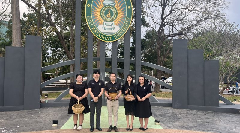 ร่วมกิจกรรมทำบุญตักบาตรพระสงฆ์ 9 รูป ในโครงการลานวัฒนธรรมสืบสานศาสตร์และศิลป์ไทเลย
