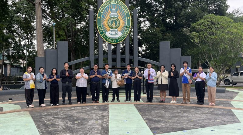 ร่วมกิจกรรมทำบุญตักบาตรพระสงฆ์ 9 รูป